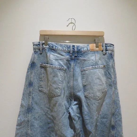 FREE PEOPLE WE THE FREE Good Luck Mid Rise Barrel Jeans Ultra Light Beam 31S - Picture 11 of 16